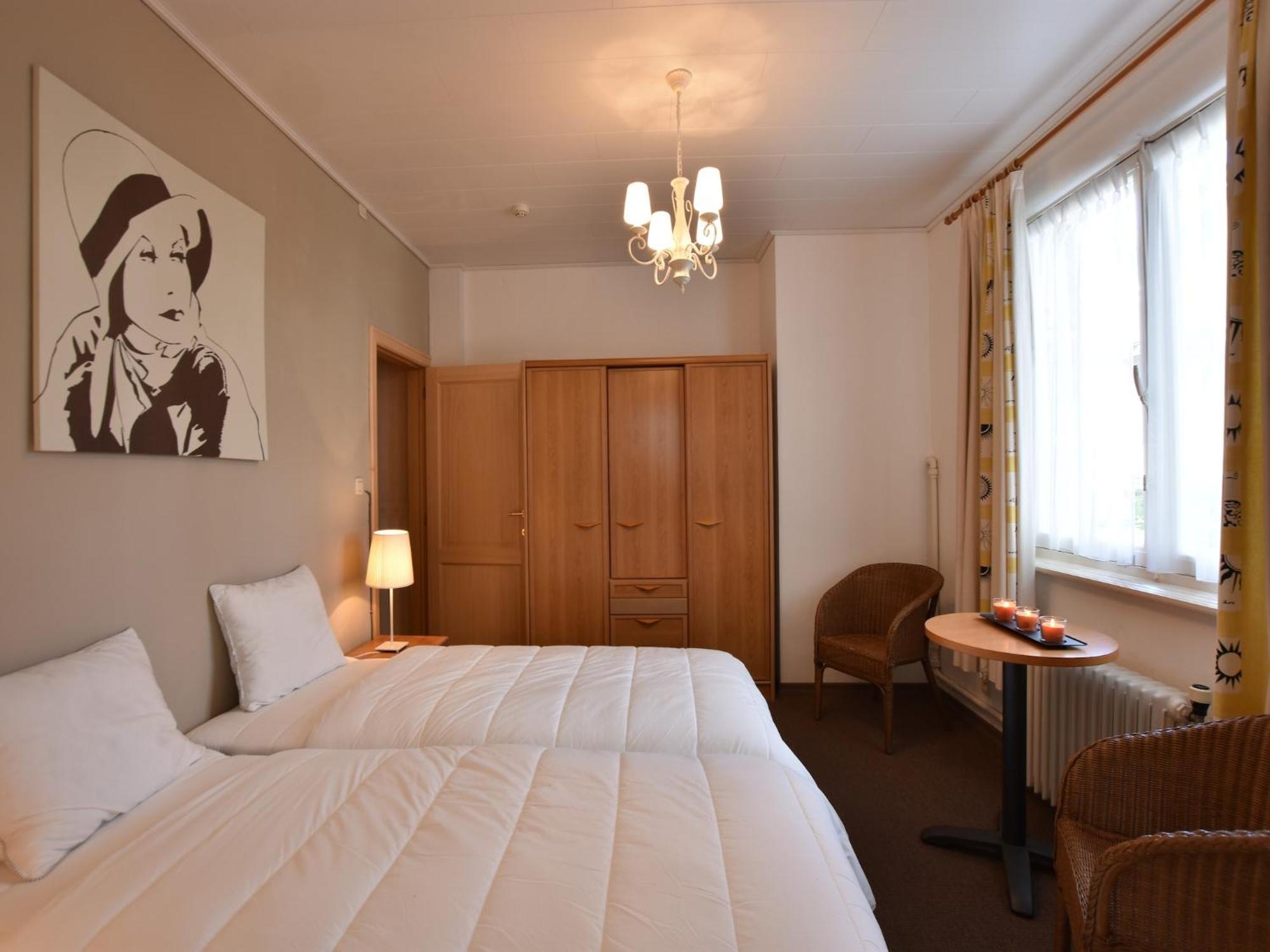 Former Hotel In The Centre And At 50 Metres From The Beach In Panne De Panne Exteriér fotografie